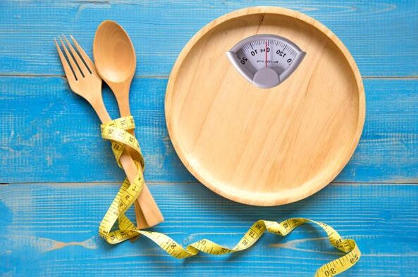 piatto vuoto e modi per perdere peso in un mese