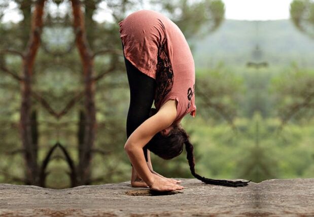 uttanasana yoga posa per la perdita di peso